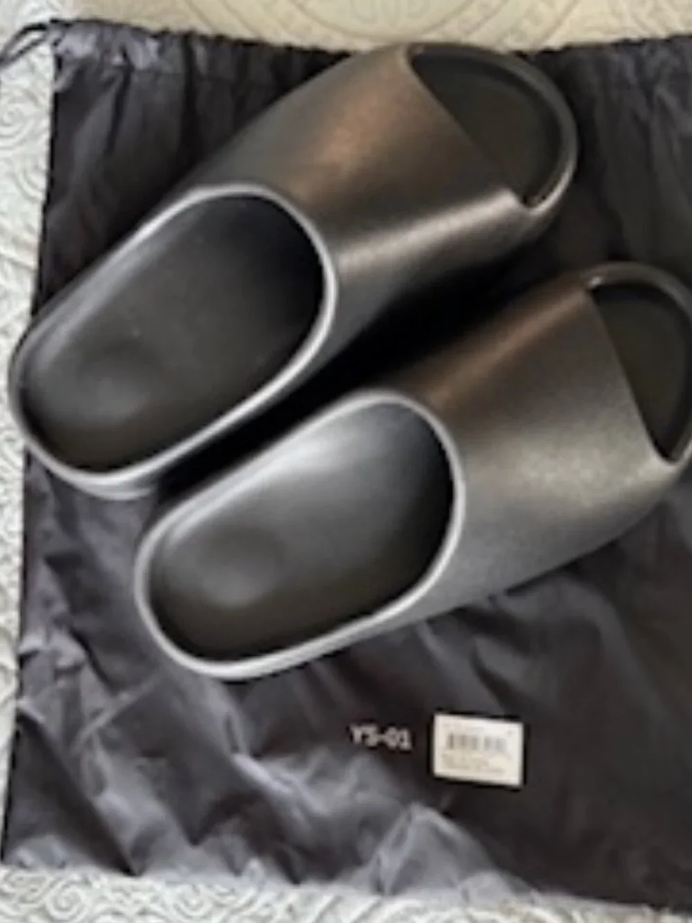 Yeezy sandals size 8 in black - Picture 5 of 5